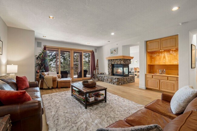 Foto del edificio - Season Rental Rare Opportunity The Pointe at Incline Village.