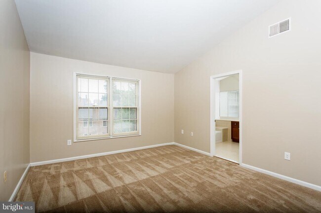 Building Photo - 2131 Kings Garden Way