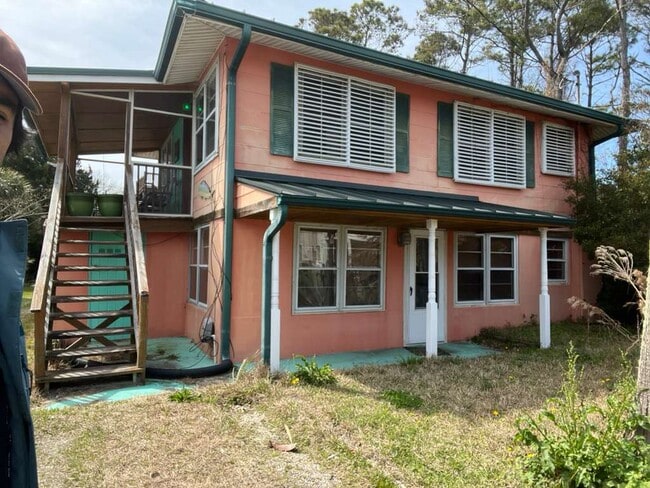 Building Photo - 1604 Havens Dr