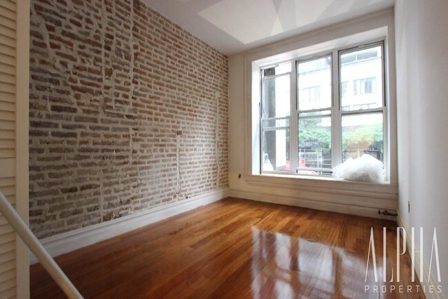 Building Photo - 1091 2nd Ave