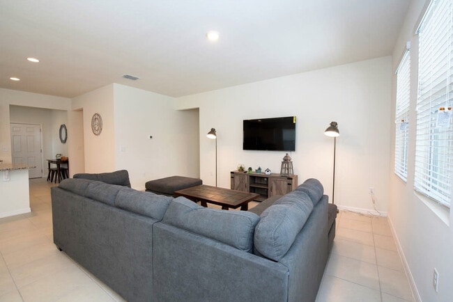 Building Photo - 5277 Oakbourne Ave