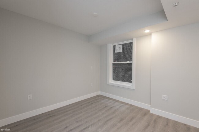 Building Photo - 1133 E Columbia Ave