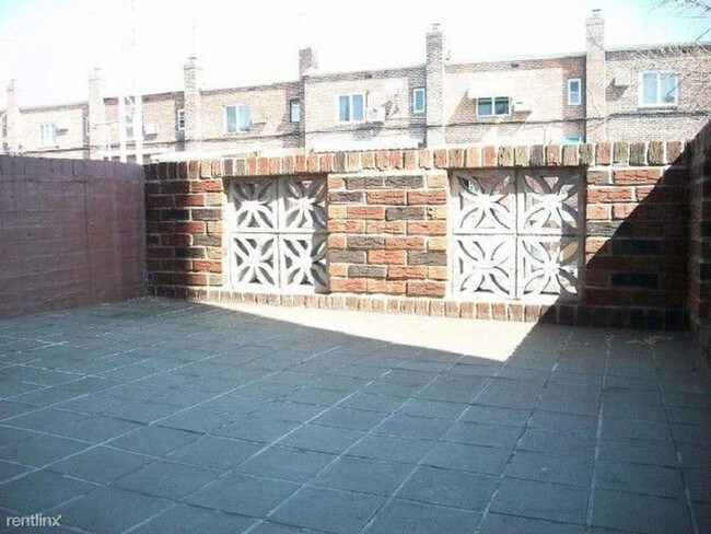 Foto del edificio - 6165 80th St