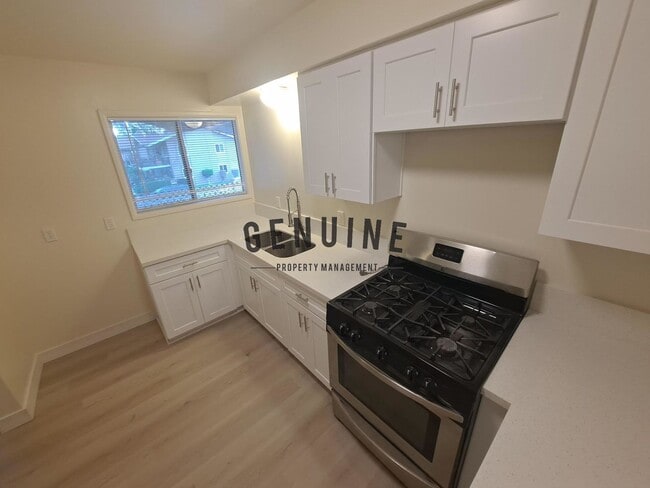 Building Photo - Cameo Ln Four-Plex