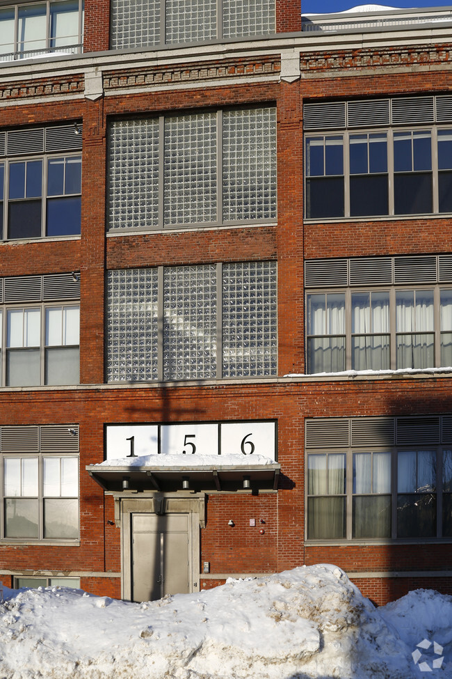 Building Photo - Porter 156 Lofts