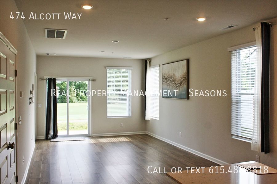 Foto del edificio - Beautiful 3 Bedroom, 2.5 Bath Townhome in ...