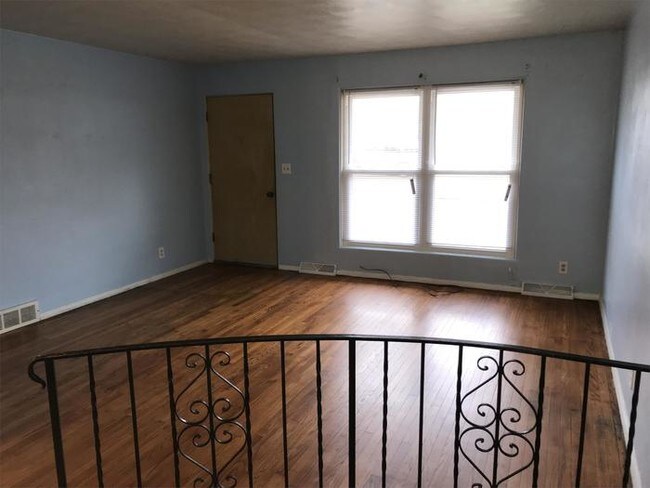 Building Photo - Duplex Unit in Peoria Heights