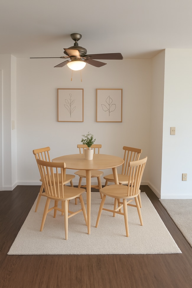 Dining area - 1600 Ardmore Ave
