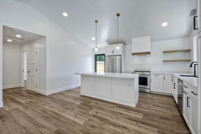 Building Photo - 3004 Segovia Way