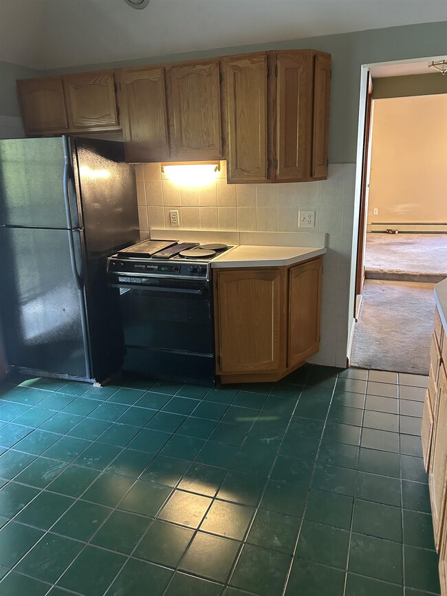 Building Photo - 12 Central St