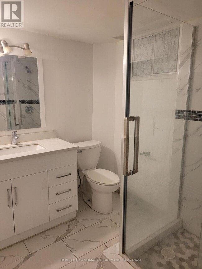 Building Photo - 3249 Oakglade Crescent