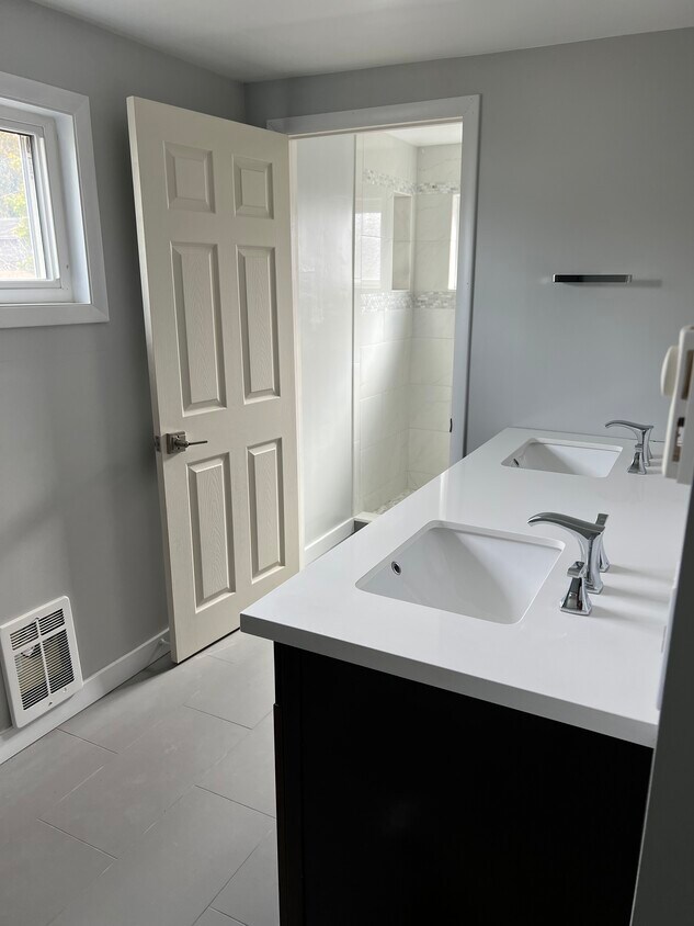 Foto principal - 7934 18th Ave SW