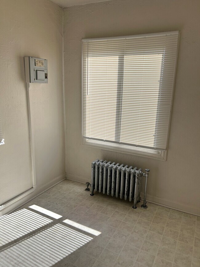 Foto del edificio - 141 E 1st Ave