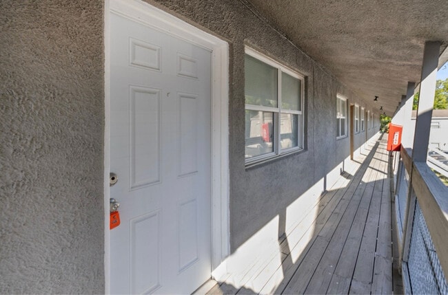 Foto del edificio - 474 1/2 E Norwich Ave
