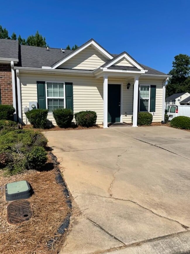 Building Photo - Convenient West Augusta Townhome-Convenien...