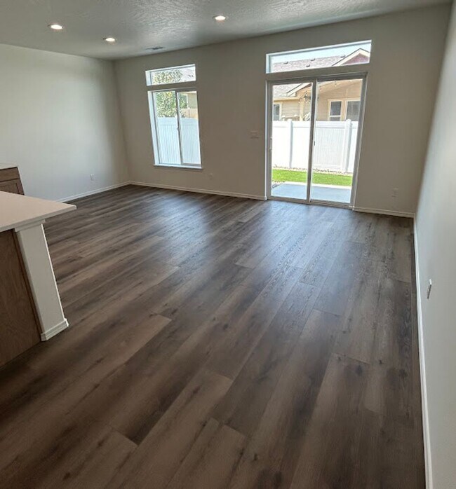 Foto del edificio - 3 Bedroom 2.5 Bathroom Townhome
