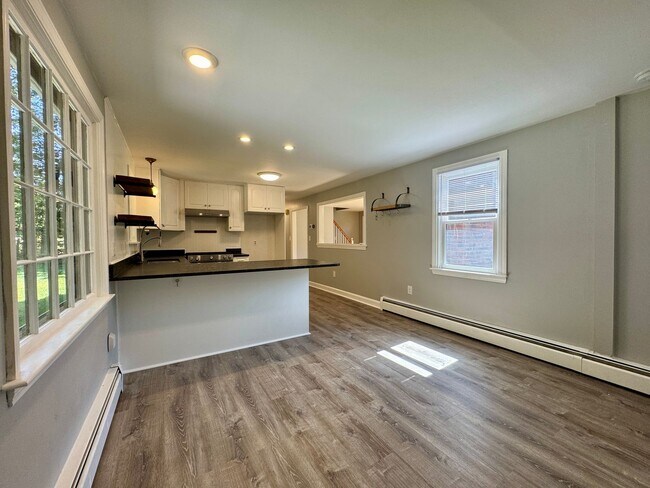 Foto del edificio - Spacious 4BD/2BA Home w/ Fully Fenced Back...