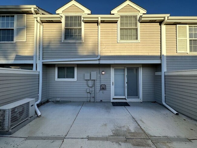 Building Photo - 7035 E Briarwood Dr