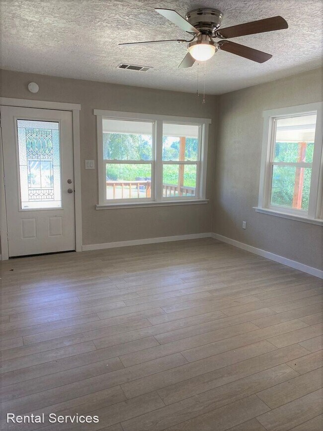 Foto del edificio - 3 br, 1 bath House - 915 Red Oak St