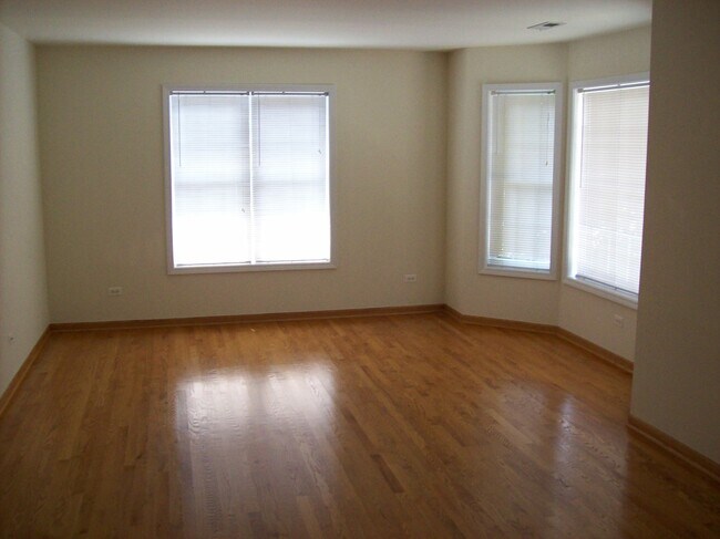 Foto del edificio - 647 S Hough St