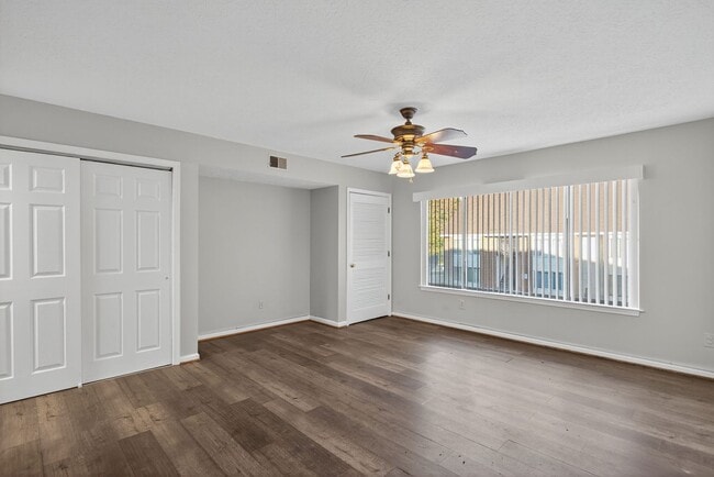 Building Photo - 206 Pacific Dr