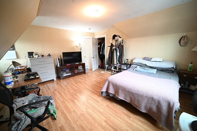 Foto del edificio - 28 Academy Hill Rd