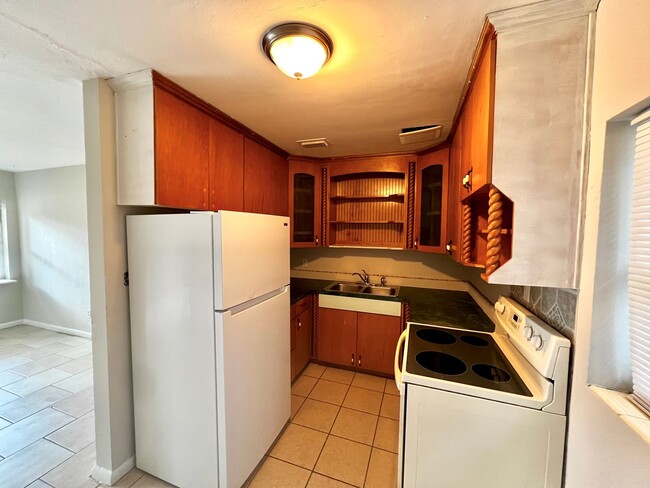 Building Photo - Beautiful  and Remodeled 3 Bedroom 1 Bathr...