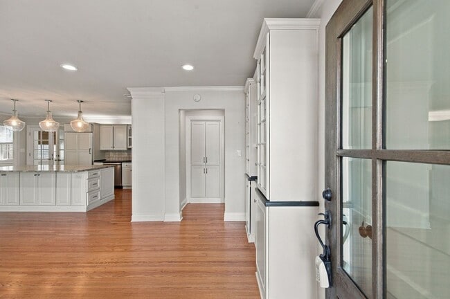 Building Photo - 2023 Galbraith Dr