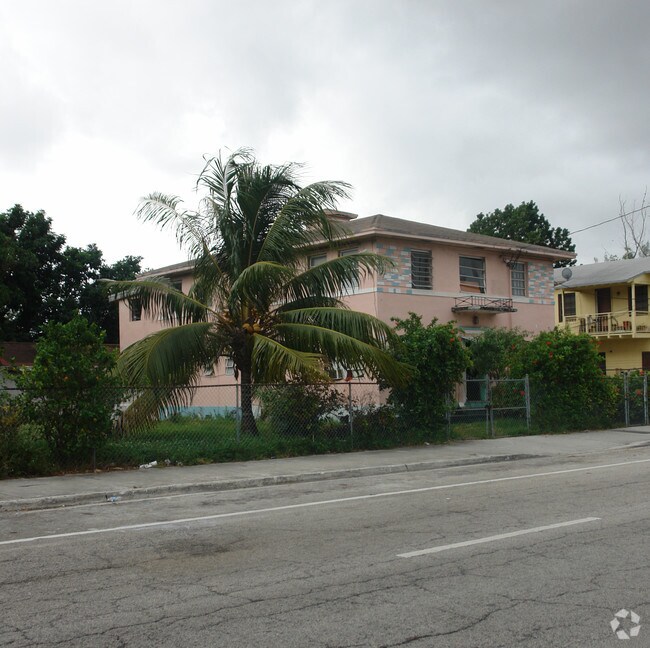 Foto del edificio - 450 NE 62nd St