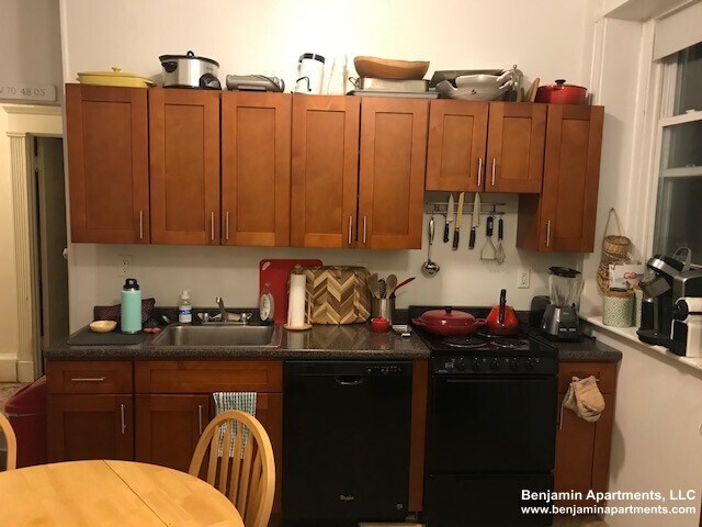 Building Photo - 1581 Beacon St