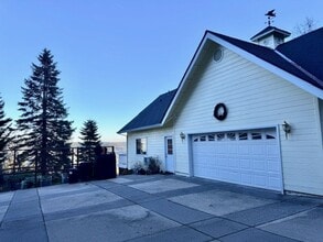 Building Photo - 14235 Quaker Ridge Ct