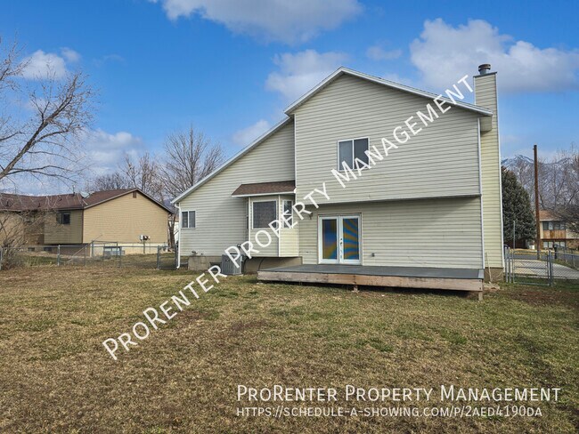 Foto del edificio - 1401 Ash Dr