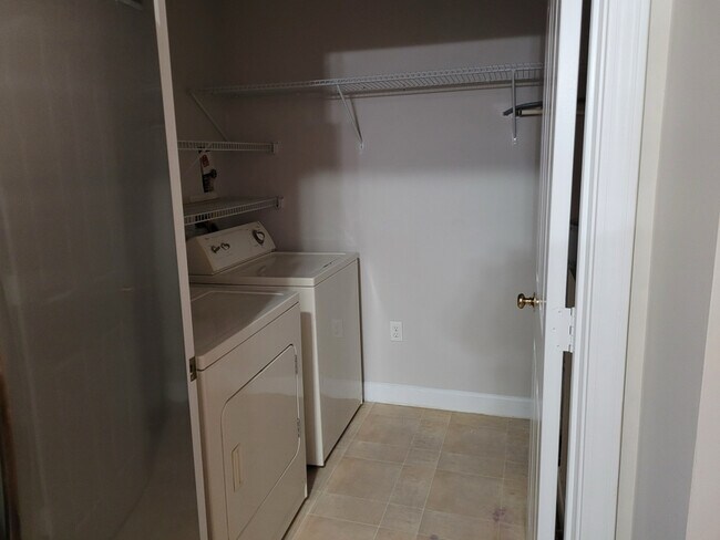 Foto del edificio - 9809 Hyde Glen Ct