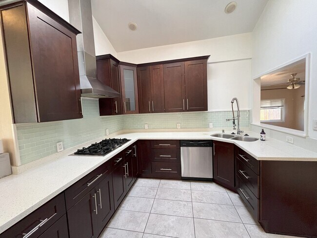 Foto del edificio - 3 Bed 2 Bath In La Mesa For Rent! *$500.00...
