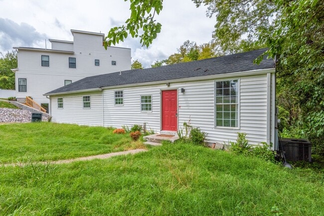 Building Photo - Charming 4BR/2BA Home in South Nashville –...