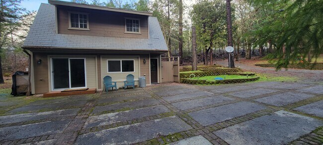 Foto del edificio - 3033 Granite Hill Rd