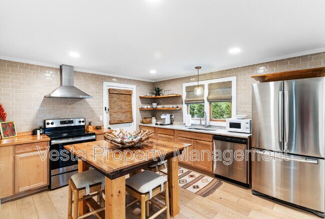Building Photo - 435 Reems Creek Rd