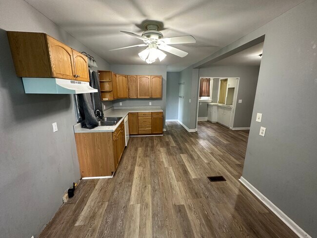 Foto del edificio - 1206 Hughes Ave