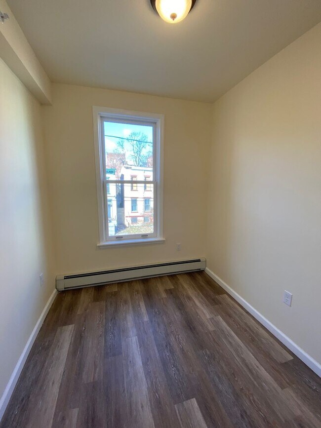 Foto del edificio - 12 S Miller St