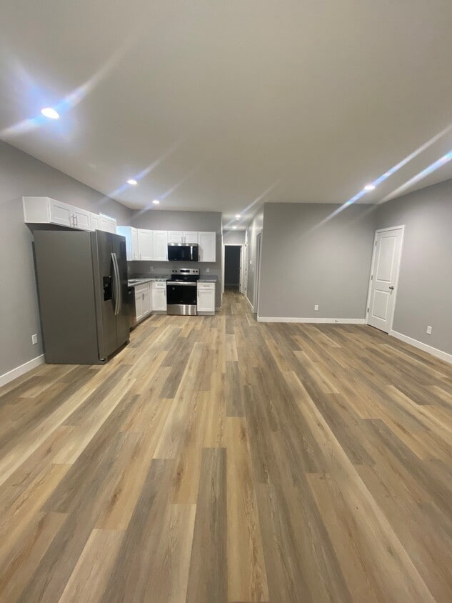 Unit A Front View Hallway - 415 Dequincy St