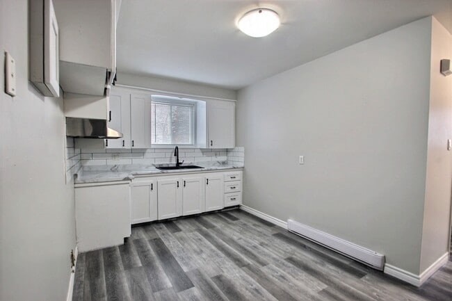 Building Photo - 20 waverleyUnit 9