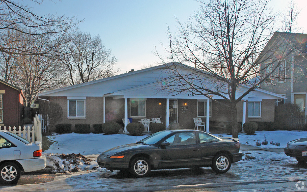 Primary Photo - Henry Street Apartments