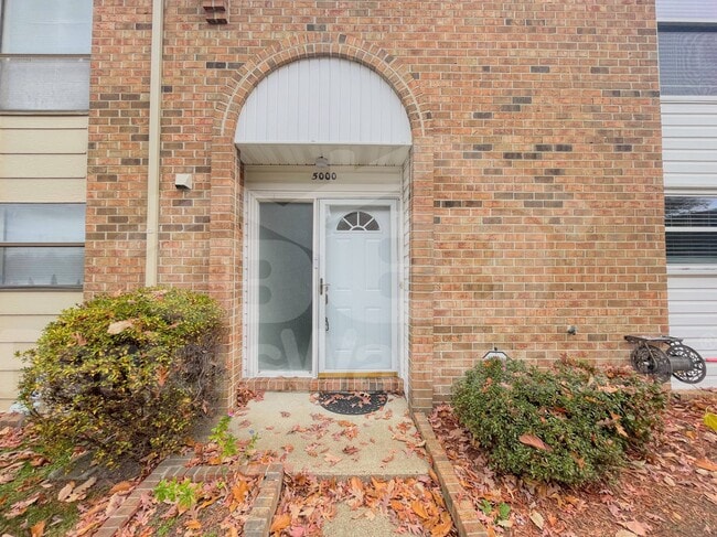 Building Photo - 5000 Dunderdale Ct