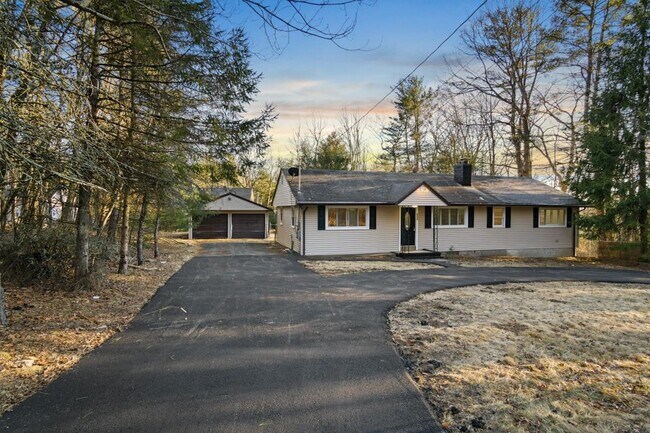 Building Photo - 533 White Rd