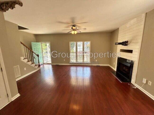 Foto del edificio - 1547 Cambridge Heights Pl NW