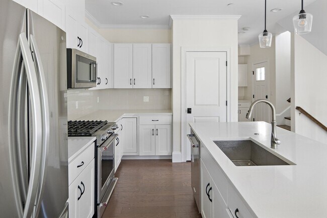 Foto del edificio - 19 Lily Pond Ln