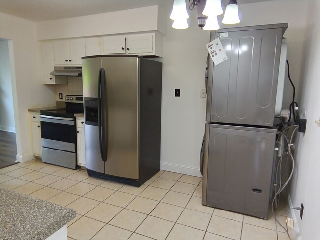 Building Photo - Knoxville 37938 - 2 bedroom 1 bath duplex ...