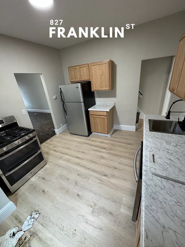 Foto del edificio - 827 Franklin St