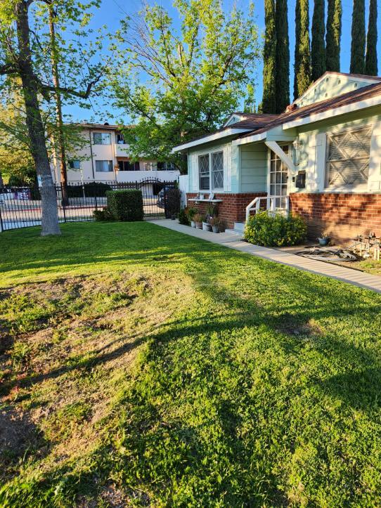 Primary Photo - 6512 Woodley Ave