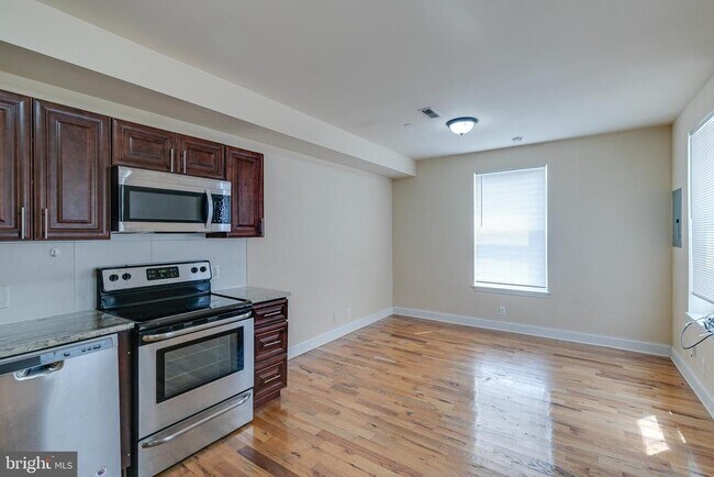 Building Photo - 605 N 34th St